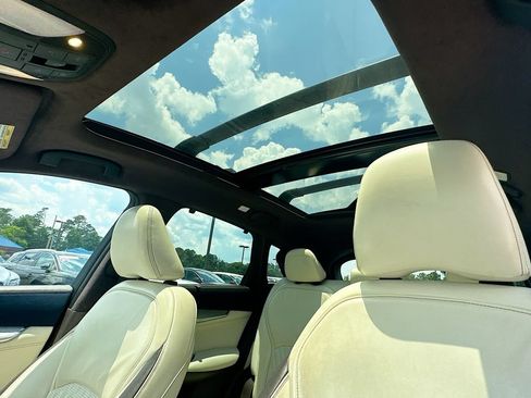 Used 2019 INFINITI QX50 Essential w/ Sensory Package FWD image 11
