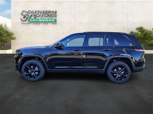 New 2025 Jeep Grand Cherokee Altitude image 2