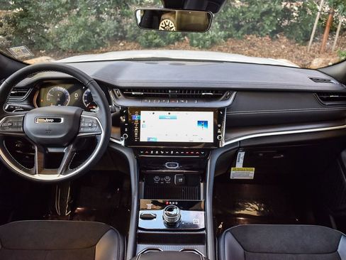 New 2026 Jeep Grand Cherokee Altitude image 13