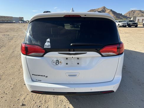 Used 2020 Chrysler Pacifica Touring-L Plus w/ S Appearance Package FWD image 4