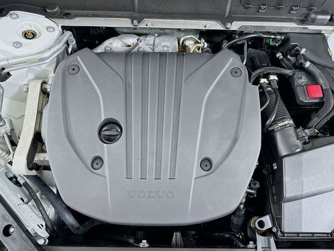 Used 2025 Volvo XC60 B5 Plus image 34