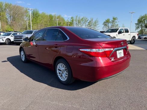 Used 2016 Toyota Camry LE image 7