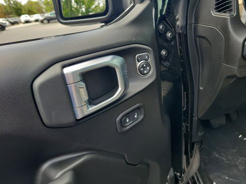 New 2026 Jeep Gladiator Sport AWD/4WD image 17