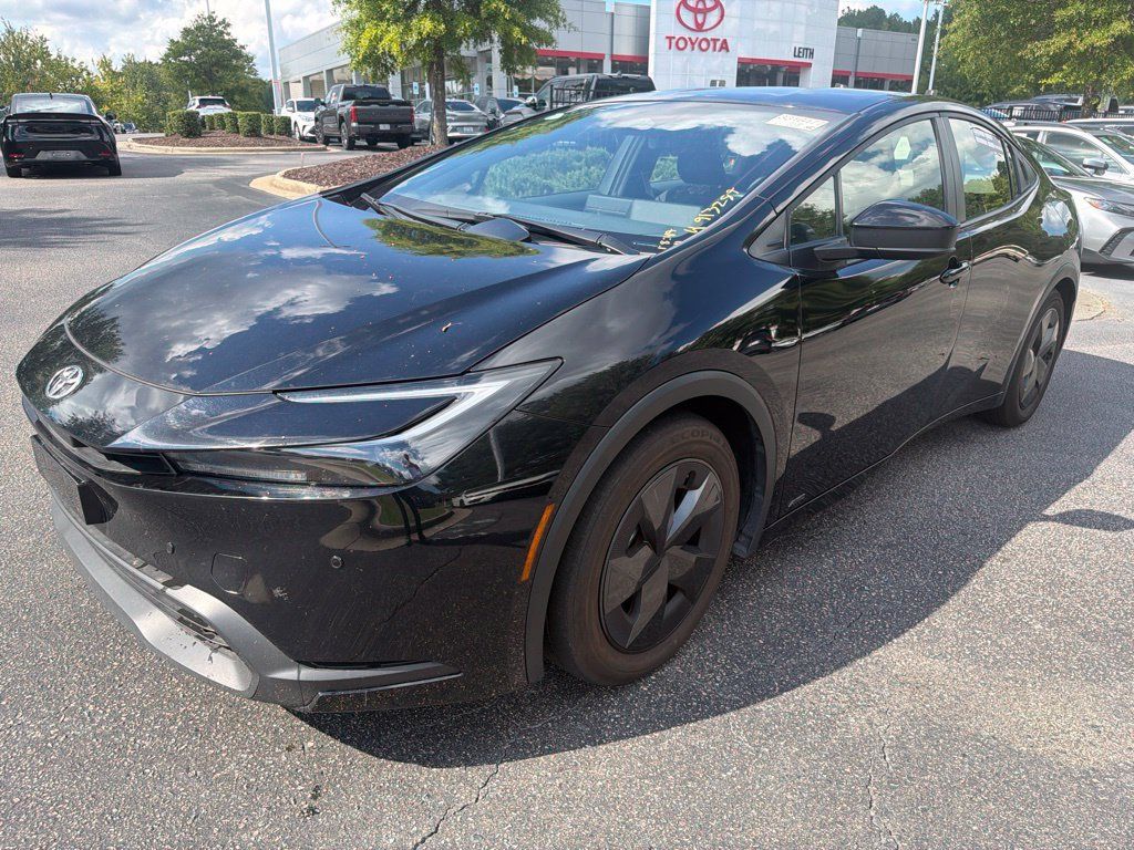 Used 2025 Toyota Prius LE AWD/4WD image 1