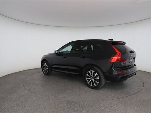 Used 2023 Volvo XC60 B5 Plus image 11