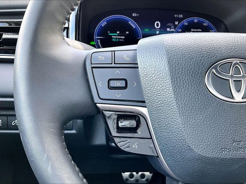 Used 2025 Toyota Camry XSE image 21