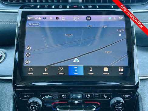 Used 2023 Jeep Grand Cherokee Limited w/ Luxury Tech Group II image 9