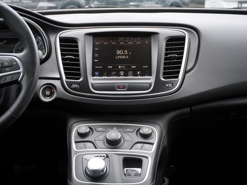 Used 2017 Chrysler 200 Limited Platinum FWD image 28