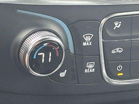 Used 2023 Chevrolet Traverse LT w/ LT Premium Package image 23