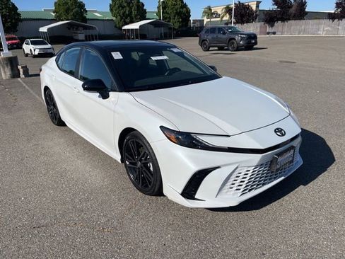Used 2025 Toyota Camry XSE FWD image 3