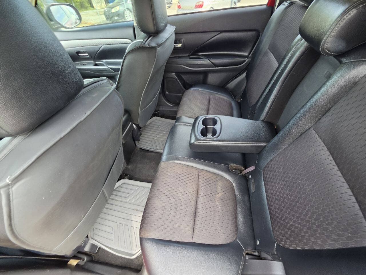 Used 2015 Mitsubishi Outlander SE FWD image 6