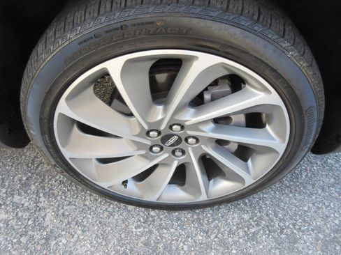 Used 2023 Lincoln Nautilus Reserve w/ Equipment Group 201A image 12