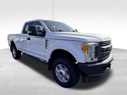 Used 2017 Ford F250 XL w/ Power Equipment Group AWD/4WD image 9