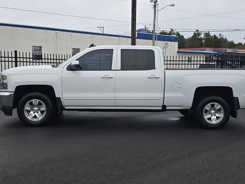 Used 2018 Chevrolet Silverado 1500 LT w/ Trailering Package image 6