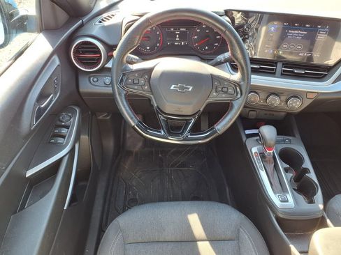 Used 2024 Chevrolet Trax RS w/ Sunroof Package FWD image 17