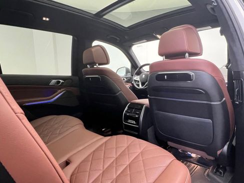 Used 2023 BMW X7 xDrive40i w/ Premium Package image 8