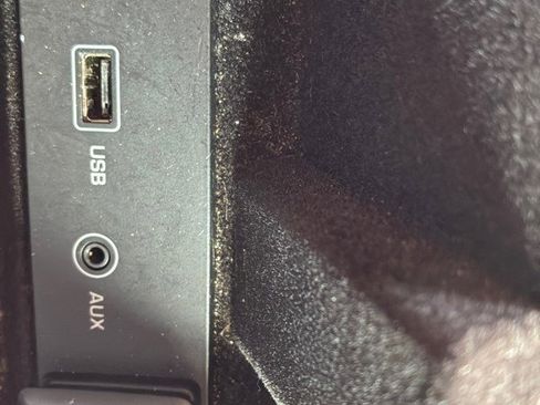 Used 2018 Land Rover Discovery Sport SE image 13