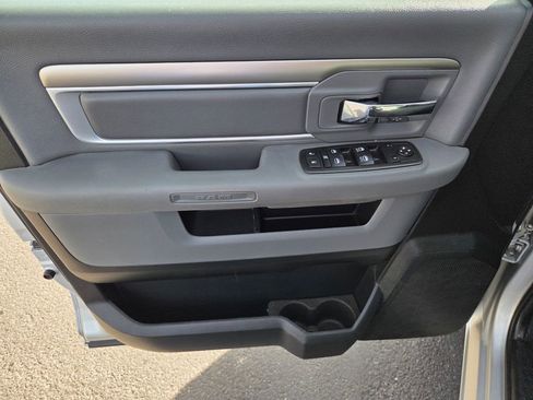 Used 2015 RAM 1500 Classic SLT image 10
