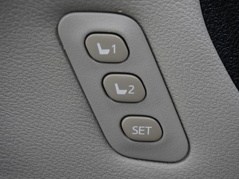 Used 2016 Toyota Avalon Limited w/ Toyota Safety Sense Package FWD image 15