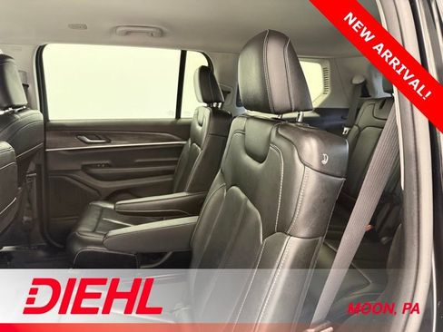 Used 2023 Jeep Grand Cherokee L Limited w/ Black Appearance Package image 20