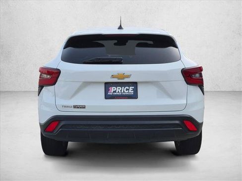 Used 2024 Chevrolet Trax LS w/ LS Convenience Package FWD image 7