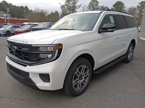New 2025 Ford Expedition Active image 7
