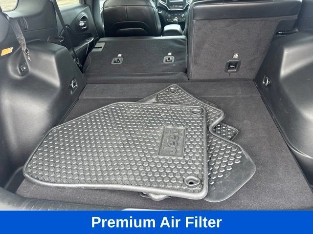 Used 2019 Jeep Cherokee Latitude Plus w/ Comfort/Convenience Group AWD/4WD image 6