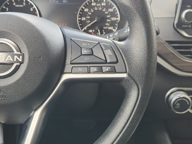 Used 2024 Nissan Altima 2.5 SV FWD image 29