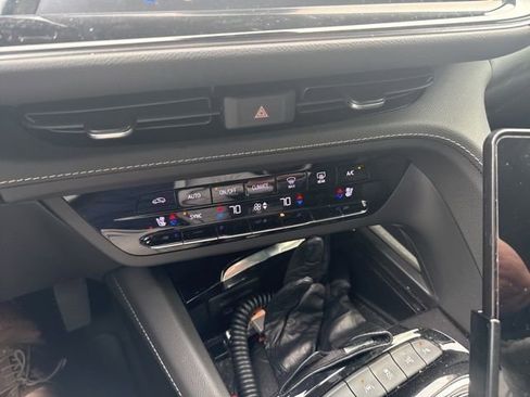 Used 2023 Buick Envision Avenir image 44