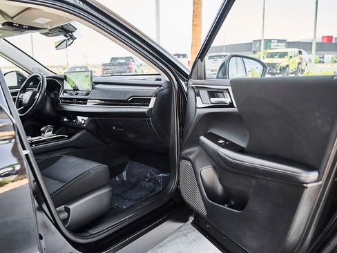 Used 2025 Mitsubishi Outlander ES FWD image 9