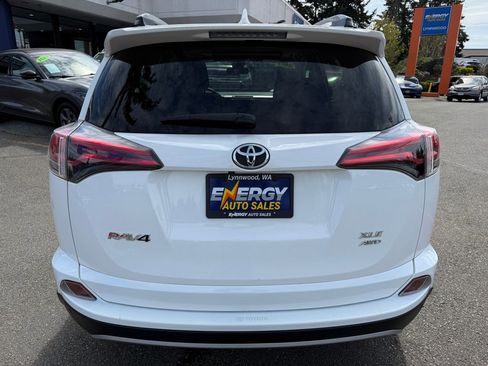 Used 2018 Toyota RAV4 XLE AWD/4WD image 6
