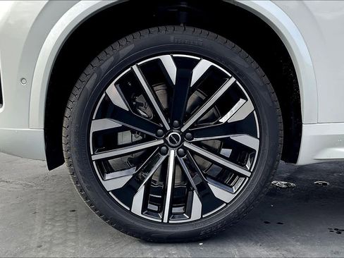 New 2026 Volvo XC90 B6 Ultra w/ Protection Package image 14