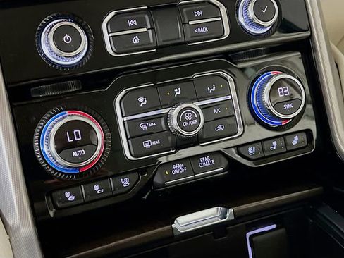 Used 2021 GMC Yukon Denali w/ Denali Premium Package AWD/4WD image 20