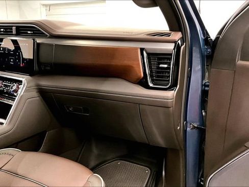 Used 2025 GMC Sierra 2500 Denali w/ Denali Reserve Package AWD/4WD image 19
