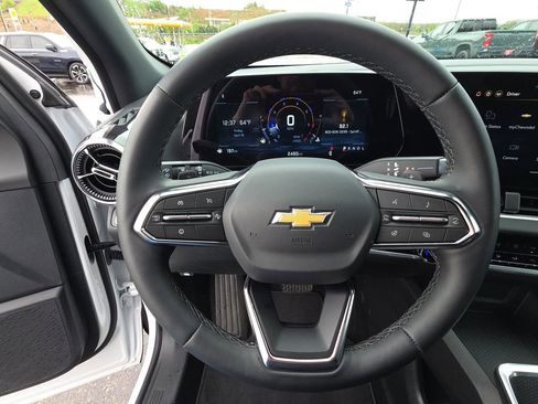 New 2026 Chevrolet Equinox LT w/ Convenience Package II FWD image 17