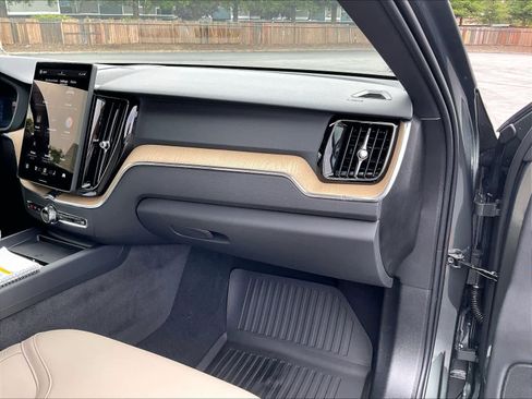 New 2026 Volvo XC60 T8 Plus w/ Protection Package Premier image 28