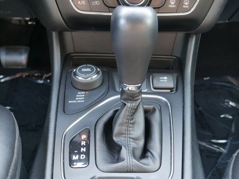 Used 2019 Jeep Cherokee Latitude Plus w/ Cold Weather Group image 21