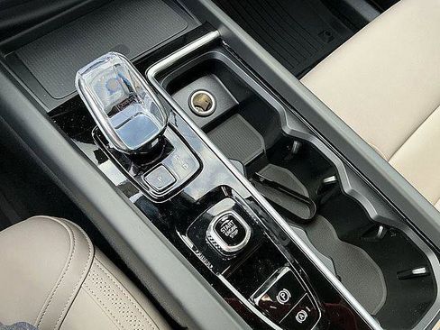 New 2026 Volvo XC60 T8 Plus w/ Protection Package Premier AWD/4WD image 17