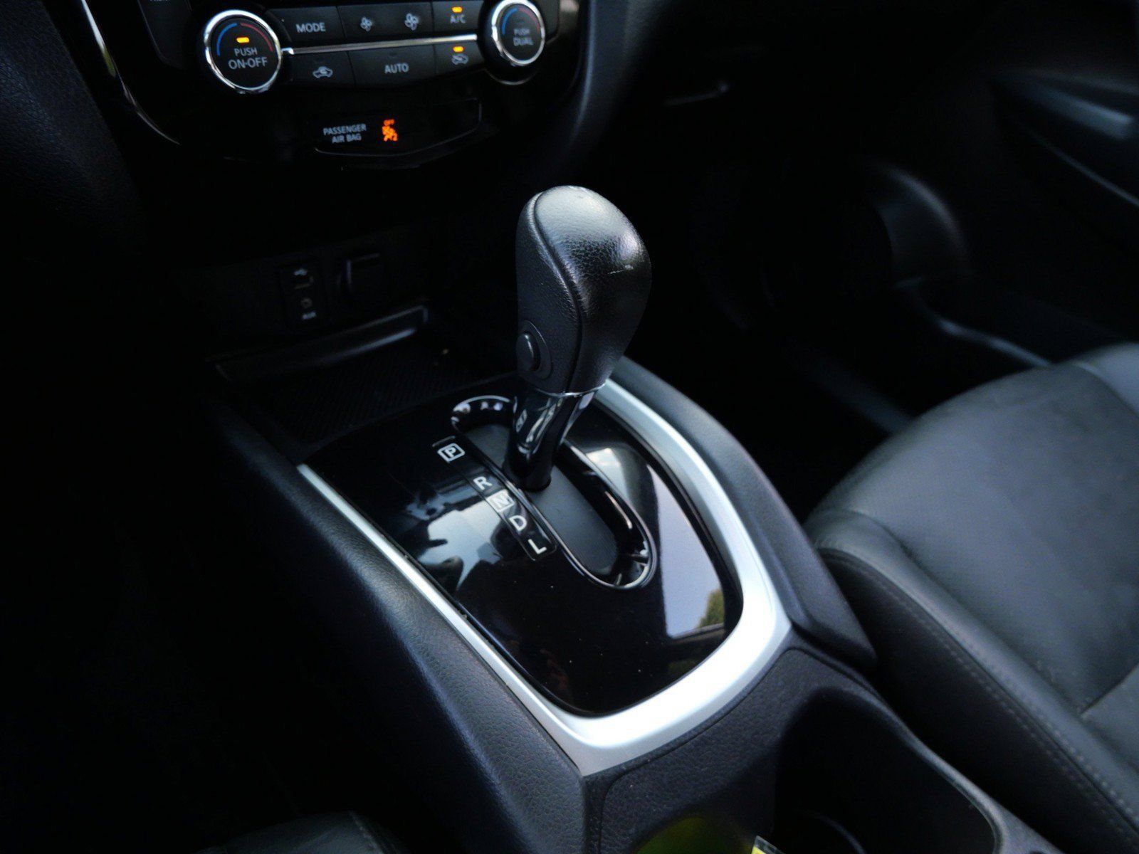 Used 2015 Nissan Rogue SL w/ SL Premium Package AWD/4WD image 21