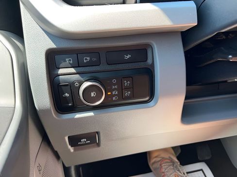 Used 2024 Ford F250 XLT w/ XLT Premium Package AWD/4WD image 29