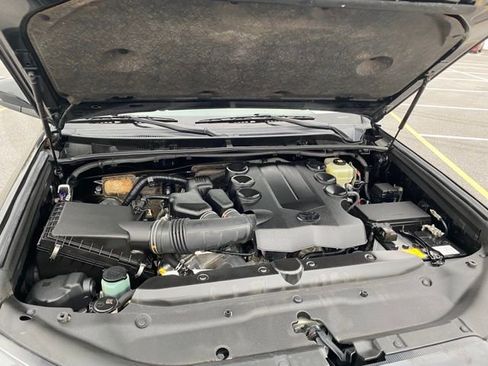 Used 2021 Toyota 4Runner Venture w/ Moonroof Package image 20