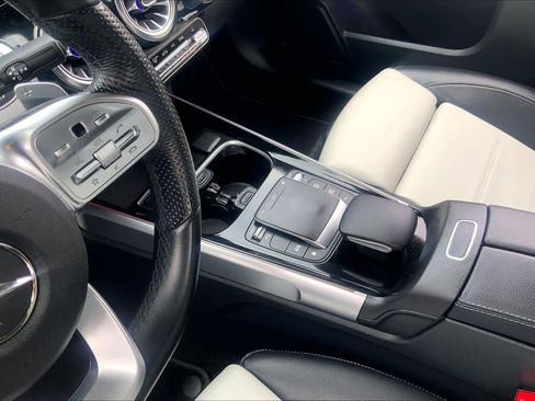 Used 2023 Mercedes-Benz GLB 250 4MATIC image 17