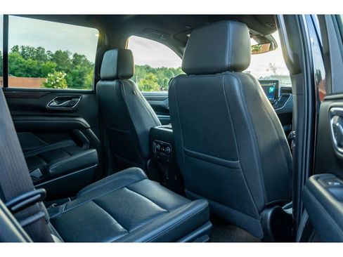 Used 2022 Chevrolet Tahoe Z71 w/ Luxury Package AWD/4WD image 16