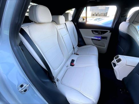 Used 2025 Mercedes-Benz GLC 300 image 19