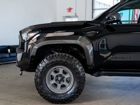 Used 2024 Toyota Tacoma TRD Off-Road image 9