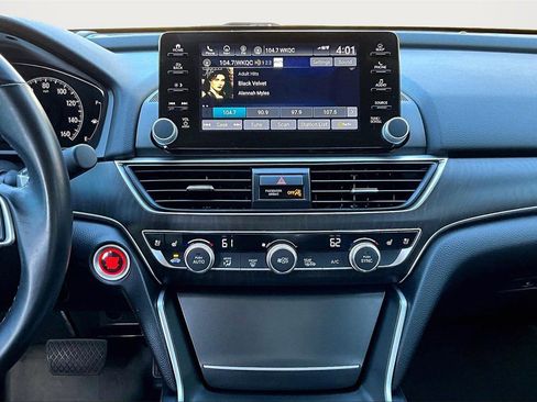 Used 2022 Honda Accord Touring image 12