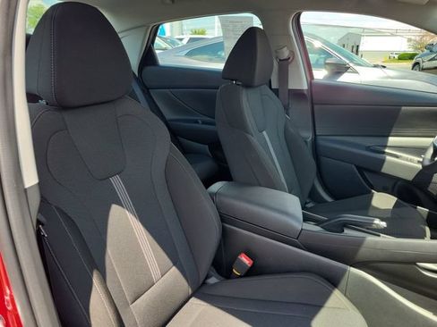 Used 2025 Hyundai Elantra SE FWD image 28
