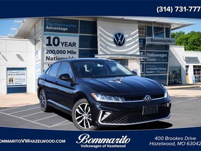 Certified 2025 Volkswagen Jetta SE w/ Sunroof Package