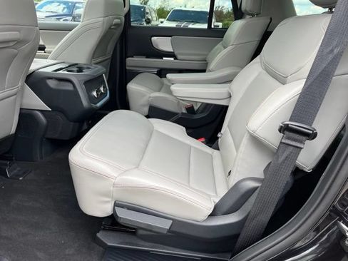 Used 2025 Ford Expedition Active AWD/4WD image 14