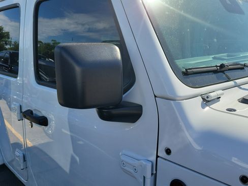 Used 2024 Jeep Wrangler Unlimited Rubicon image 9